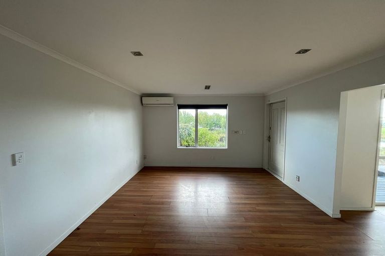 Photo of property in 595 Great South Road, Rosehill, Papakura, 2113