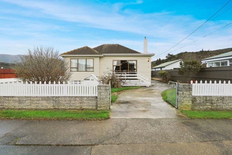 Photo of property in 14 Best Street, Wainuiomata, Lower Hutt, 5014