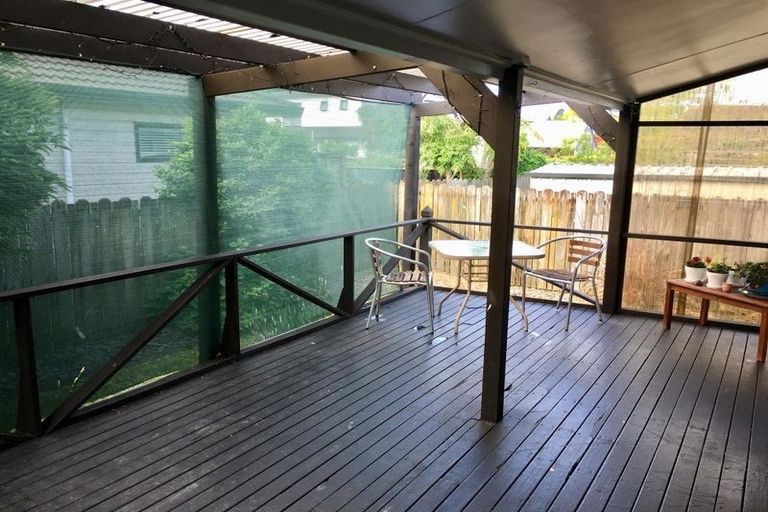 Photo of property in 2/44 Darren Crescent, Half Moon Bay, Auckland, 2012