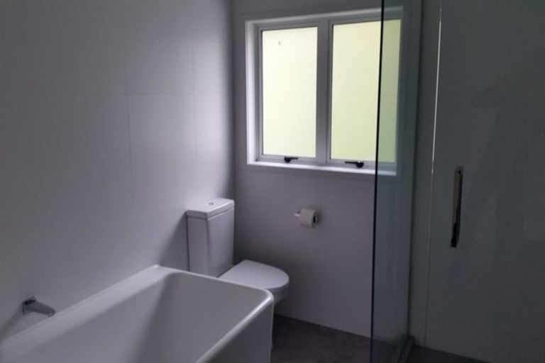 Photo of property in 2/32 Norwood Road, Bayswater, Auckland, 0622