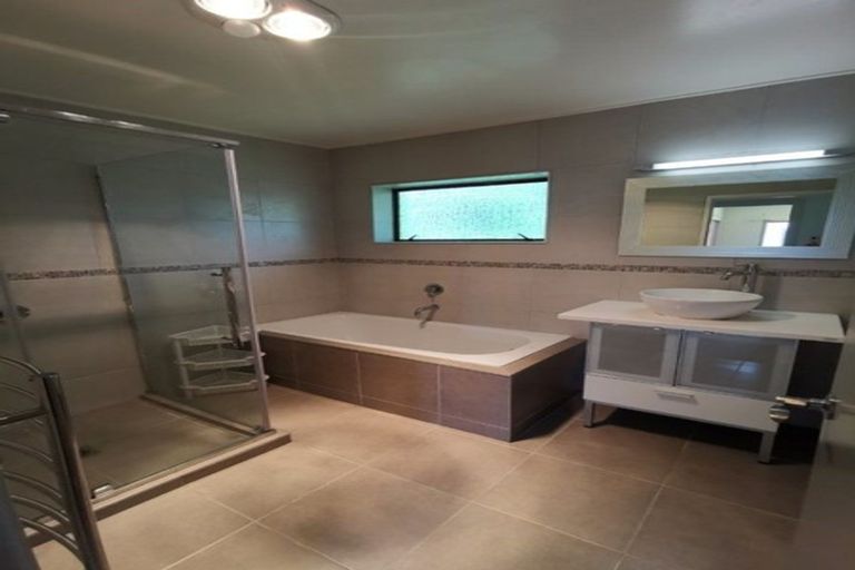 Photo of property in 31 Jellicoe Road, Murrays Bay, Auckland, 0630