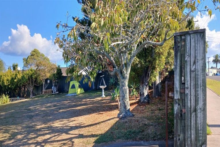 Photo of property in 40 Waimumu Road, Massey, Auckland, 0614