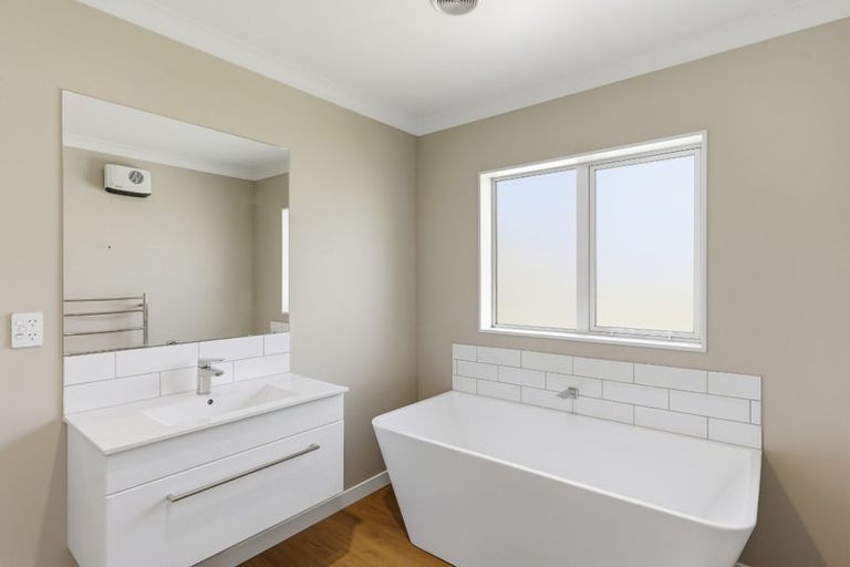 Photo of property in 1 Te Naihi Place, Paraparaumu, 5032