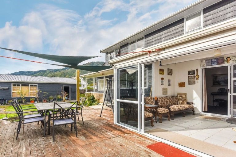 Photo of property in 14a Huia Street, Waikawa, Picton, 7220