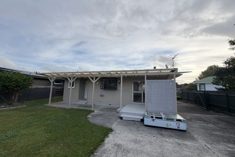 Photo of property in 9 Mokau Place, Terrace End, Palmerston North, 4410