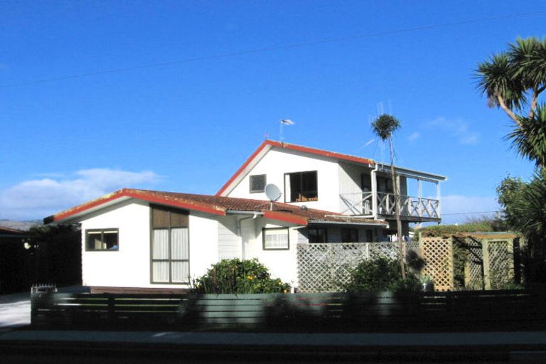 Photo of property in 91 Atkinson Avenue, Otaki Beach, Otaki, 5512