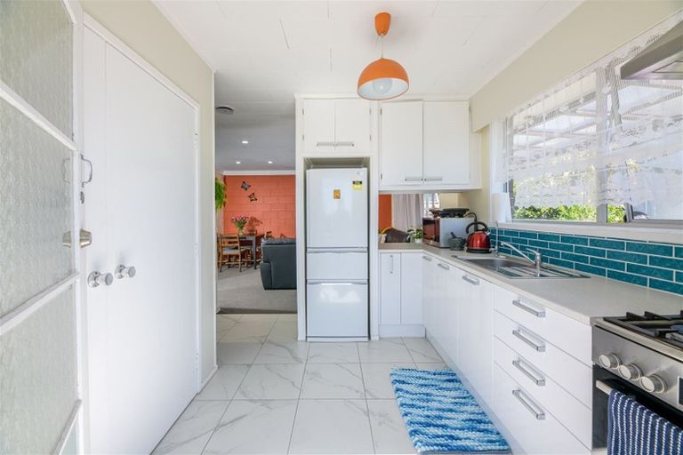 Photo of property in 2/27 Spence Road, Henderson, Auckland, 0612