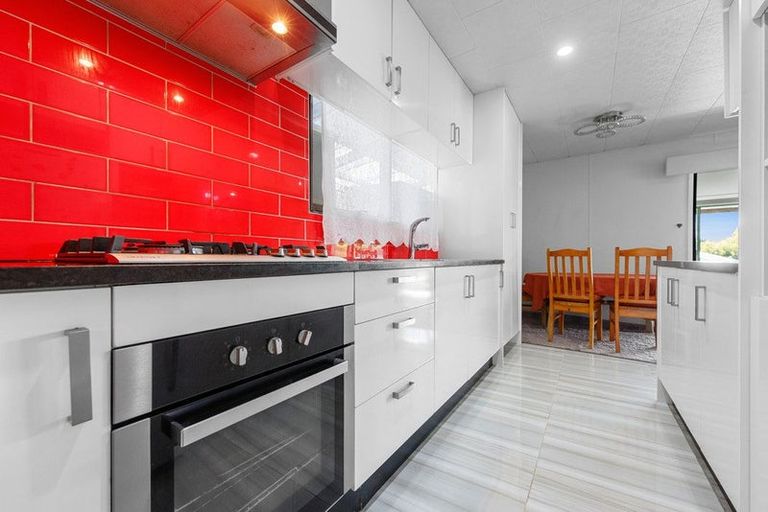 Photo of property in 2/10 Nearco Street, Randwick Park, Auckland, 2105