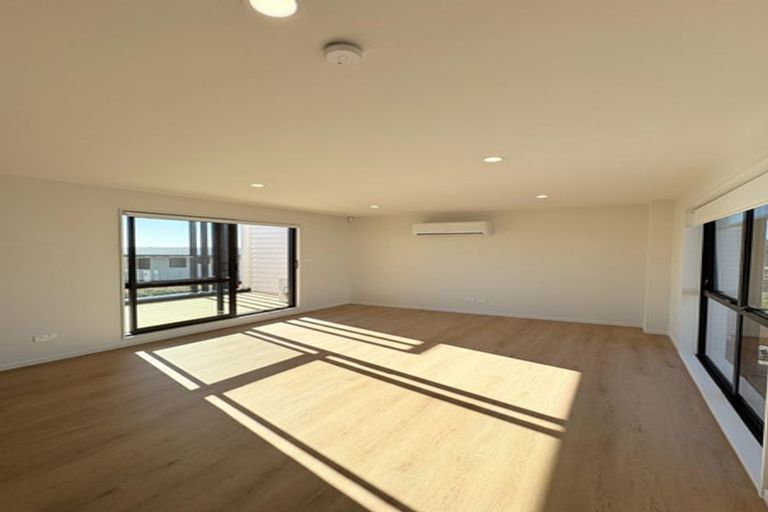 Photo of property in 27c Te Atatu Road, Te Atatu South, Auckland, 0610