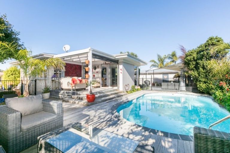 Photo of property in 11 Surrey Street, Taradale, Napier, 4112