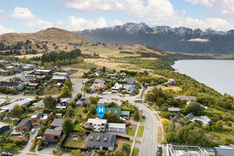 Photo of property in 23 Cedar Drive, Kelvin Heights, Queenstown, 9300