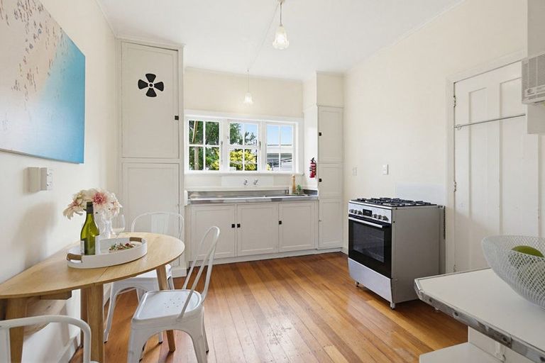 Photo of property in 8 Crawford Green, Miramar, Wellington, 6022