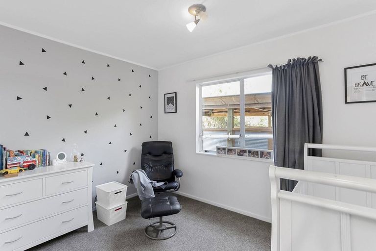 Photo of property in 1/7 Quiet Street, Te Atatu South, Auckland, 0610