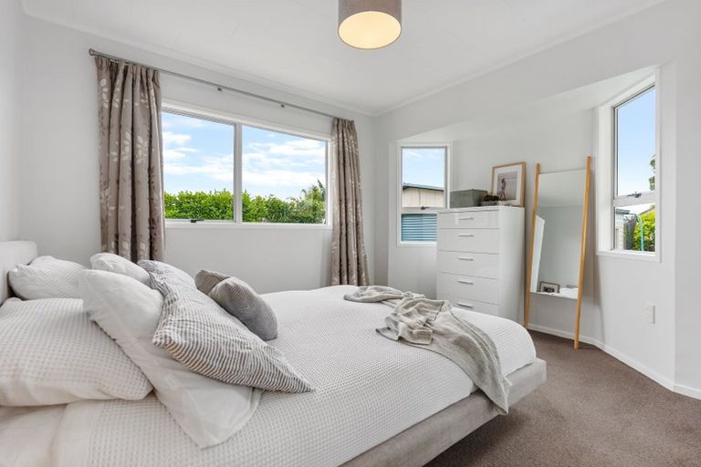 Photo of property in 12 Katrina Place, Massey, Auckland, 0614