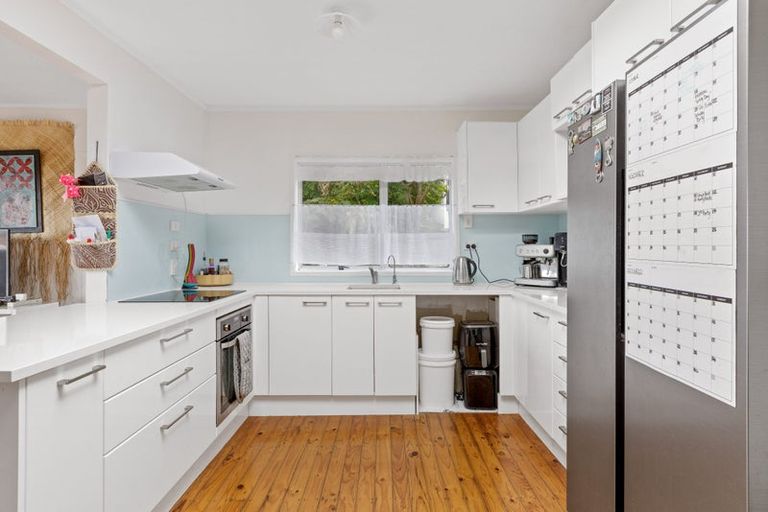 Photo of property in 29 Elliston Crescent, Stanmore Bay, Whangaparaoa, 0932