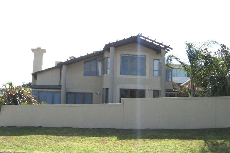 Photo of property in 1/56 Seaview Road, Castor Bay, Auckland, 0620