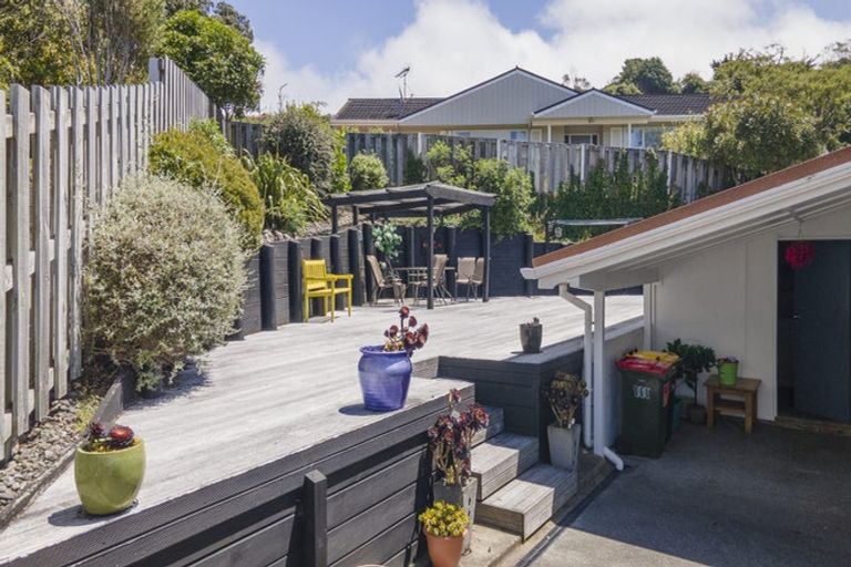 Photo of property in 65 Churton Drive, Churton Park, Wellington, 6037