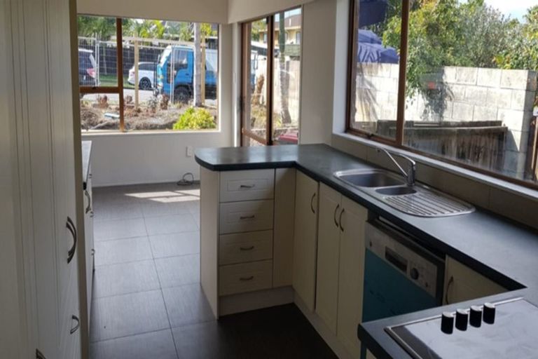 Photo of property in 71 Prince Regent Drive, Half Moon Bay, Auckland, 2012