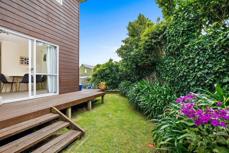 Photo of property in 5/16 Arahoe Road, New Lynn, Auckland, 0600