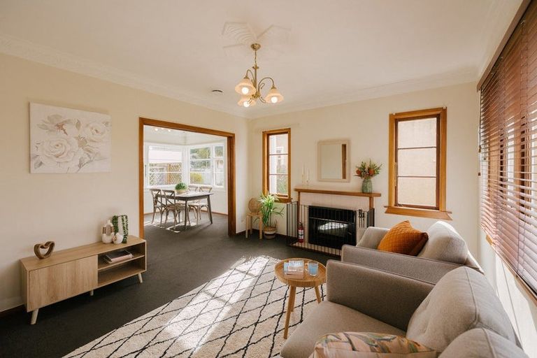 Photo of property in 21 Winston Avenue, Hokowhitu, Palmerston North, 4410