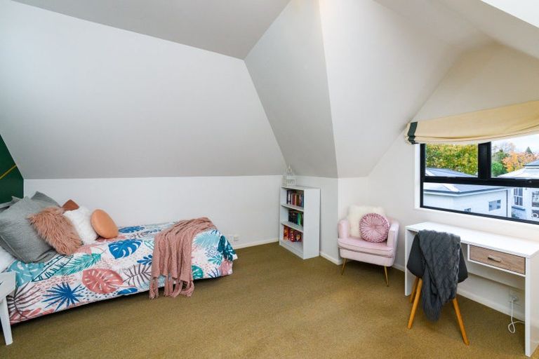Photo of property in 15 Phoenix Avenue, Hokowhitu, Palmerston North, 4410