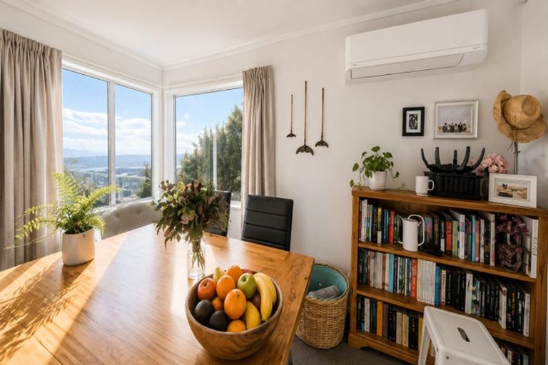 Photo of property in 4 Lyons Crescent, Strathmore Park, Wellington, 6022