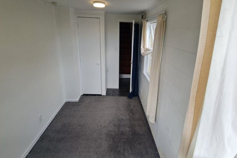 Photo of property in 10 Howard Road, Northcote, Auckland, 0627