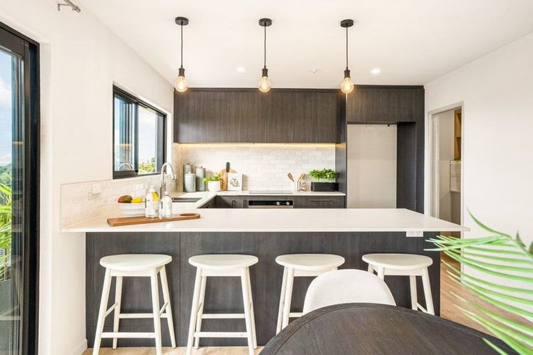 Photo of property in 15 Mcdowell Crescent, Hillcrest, Auckland, 0627