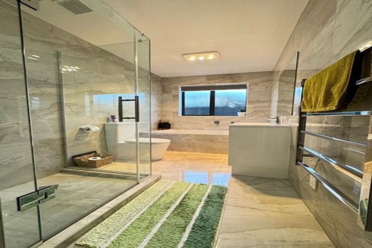 Photo of property in 8 Pakaraka Drive, Papakura, 2110