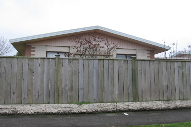 Photo of property in 2 Adams Place, Kelvin Grove, Palmerston North, 4414