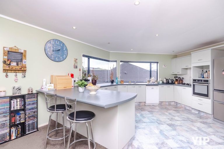 Photo of property in 132 Westchester Drive, Churton Park, Wellington, 6037