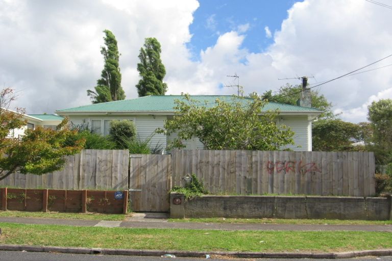 Photo of property in 2/44 Kelwyn Road, Kelston, Auckland, 0602