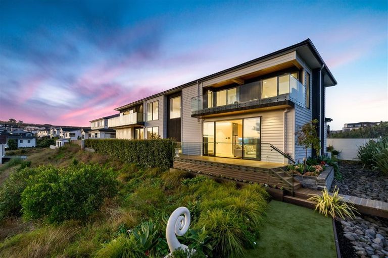 Photo of property in 6 Kina Place, Long Bay, Auckland, 0630