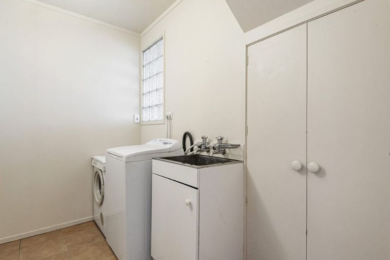 Photo of property in 27 Valley View Road, Glenfield, Auckland, 0629