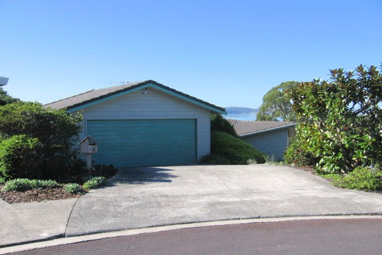 Photo of property in 35 Oakpark Place, West Harbour, Auckland, 0618