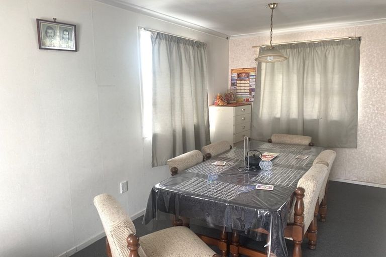 Photo of property in 20 Foyle Place, Glendene, Auckland, 0602