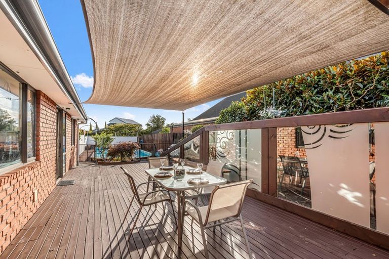 Photo of property in 10 Courtfield Close, Parklands, Christchurch, 8083