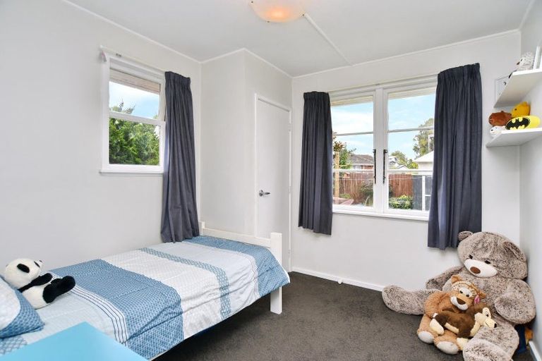 Photo of property in 23 Rowcliffe Crescent, Avonside, Christchurch, 8061