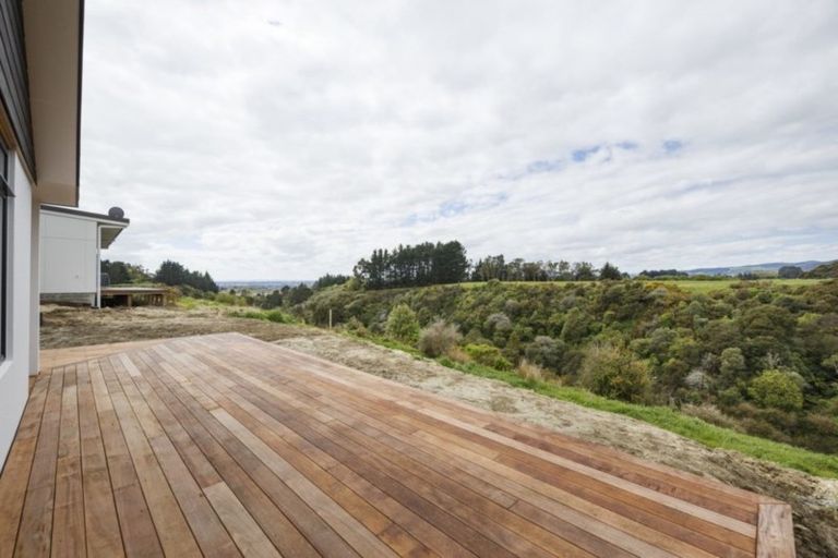 Photo of property in 20 Coutts Way, Fitzherbert, Palmerston North, 4410