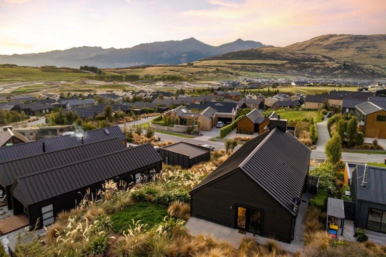 Photo of property in 8 Falconer Rise, Jacks Point, Queenstown, 9371