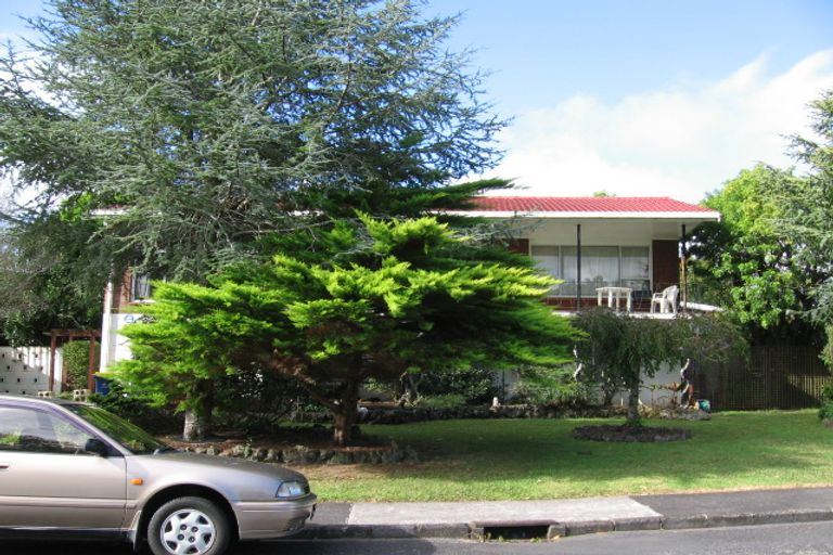 Photo of property in 5 Thomas Avenue, Te Atatu Peninsula, Auckland, 0610