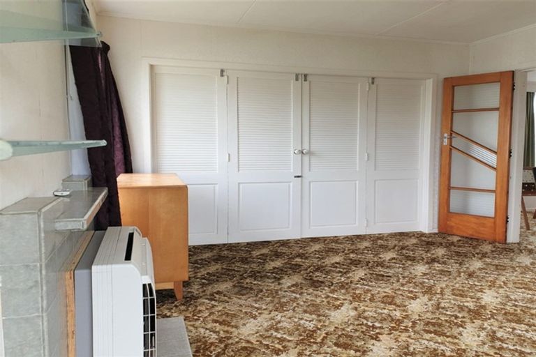 Photo of property in 5 Turakina Street, Merrilands, New Plymouth, 4312