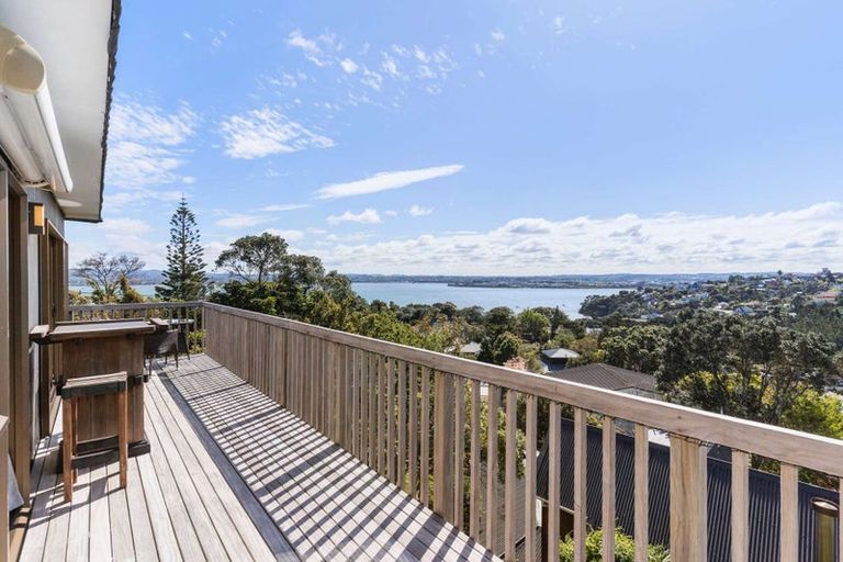 Photo of property in 53 Island Bay Road, Beach Haven, Auckland, 0626