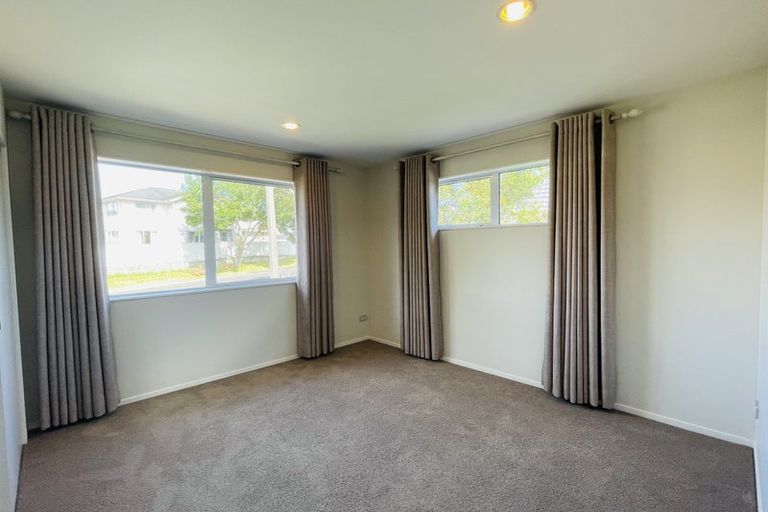 Photo of property in 4a Marina View Drive, West Harbour, Auckland, 0618