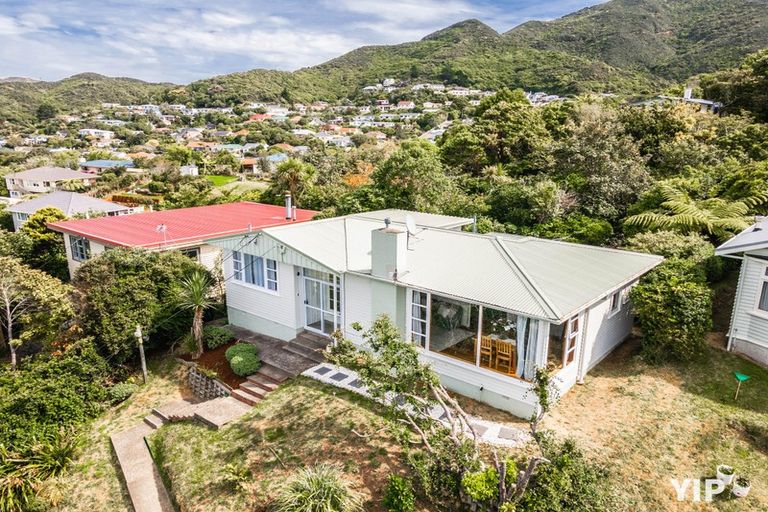 Photo of property in 23 Makara Road, Karori, Wellington, 6012