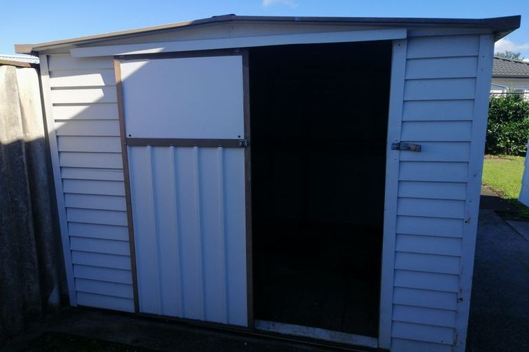 Photo of property in 14 Darren Crescent, Half Moon Bay, Auckland, 2012