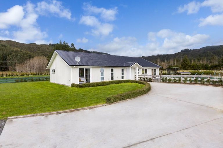 Photo of property in 420 Katherine Mansfield Drive, Blue Mountains, Upper Hutt, 5371