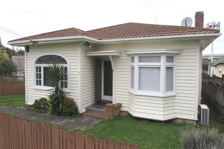 Photo of property in 58 Alberta Street, Point Chevalier, Auckland, 1022