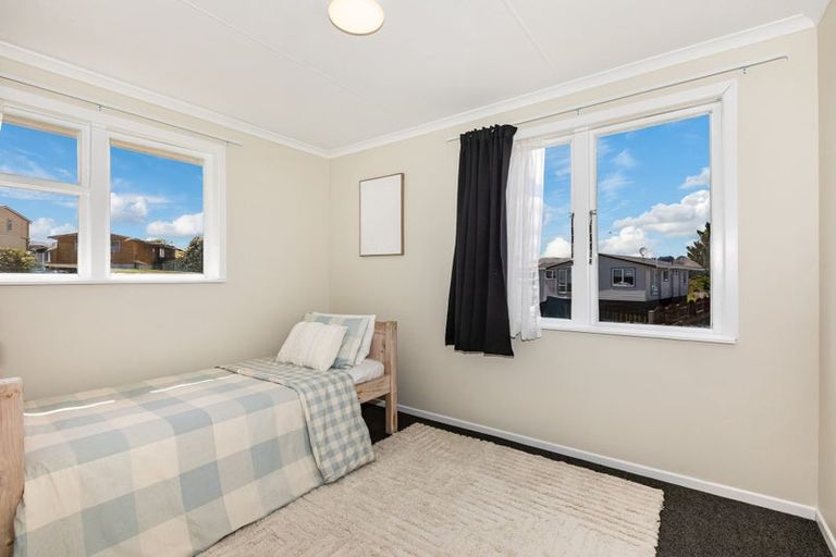 Photo of property in 17 Sombrero View, Ascot Park, Porirua, 5024