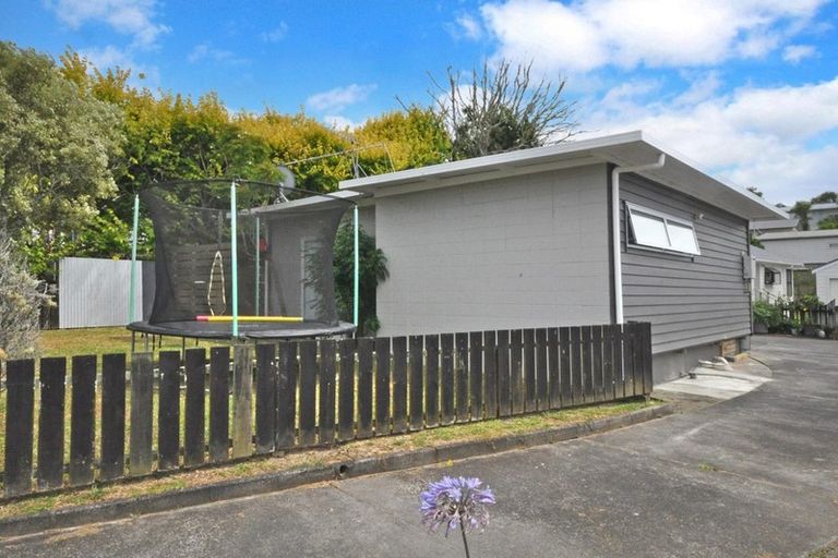 Photo of property in 7a Eagle Place, Red Beach, 0932